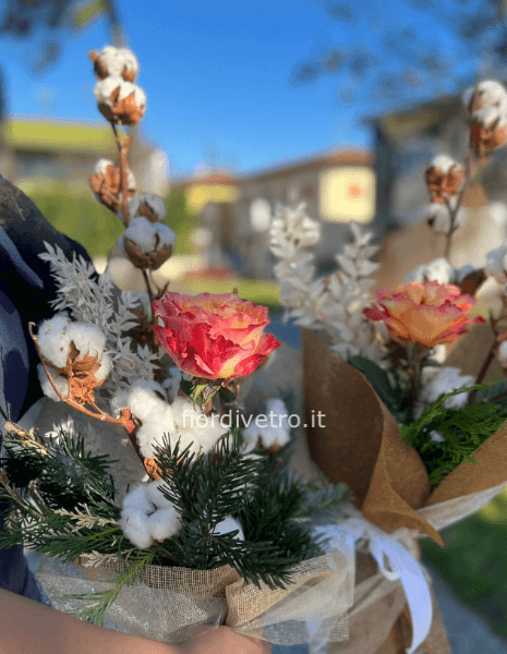 Mazzo di fiori natalizio