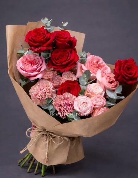 Mazzo romantico con Rose miste